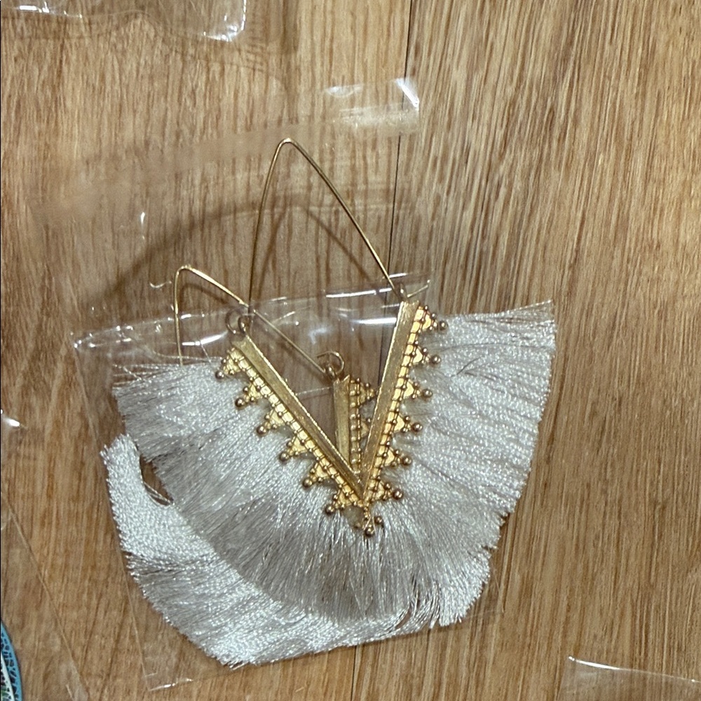 Assorted Earring Collection - Picture 10 of 14